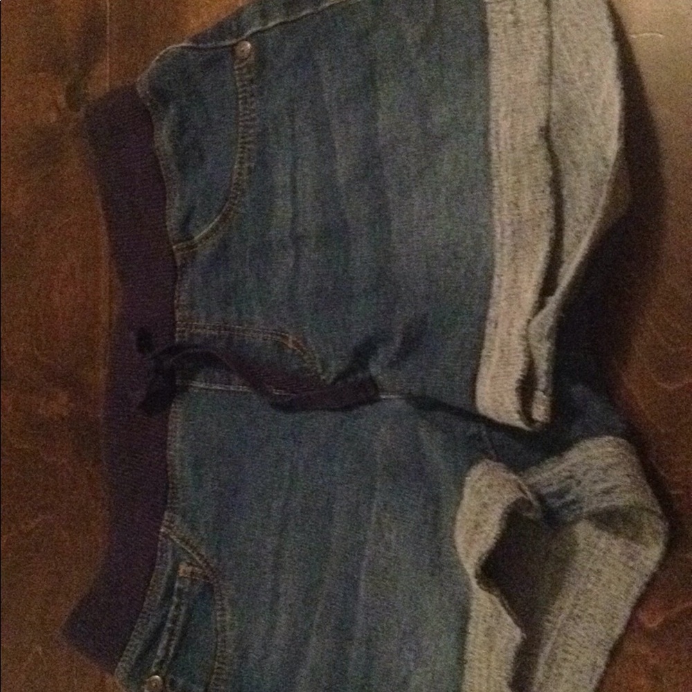 Arizona Jean shorts with elastic band